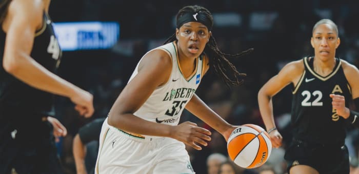 Jonquel Jones' (35) eighth consecutive double-double wasn't enough to bring the Liberty back from an early deficit